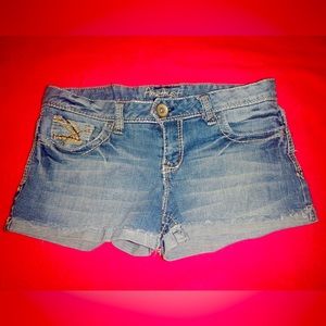 Amethyst Size 9 Junior Denim shorts